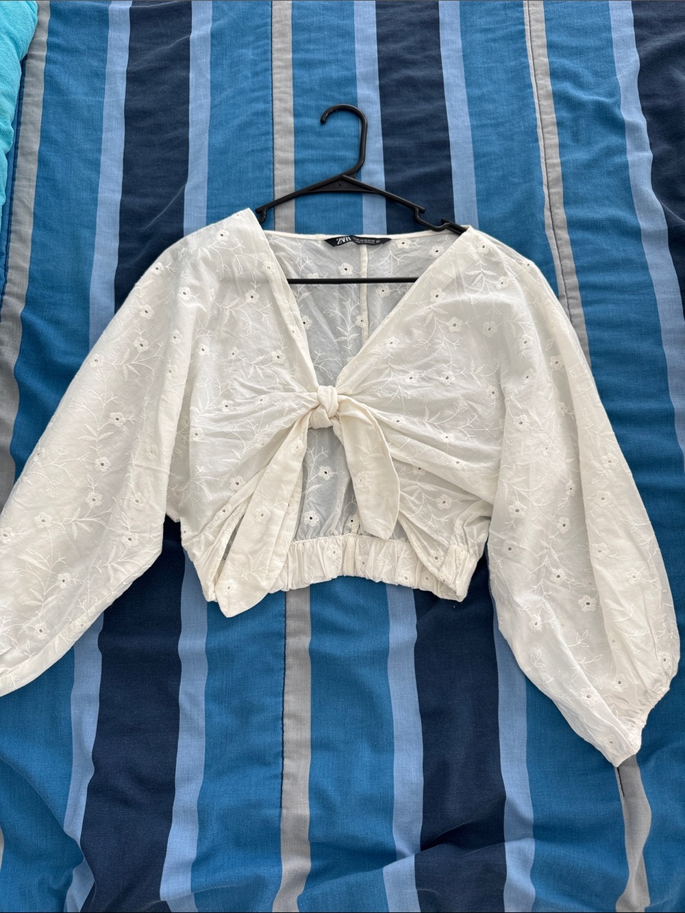 Zara Women’s White Eyelet Tie-Front Crop Top